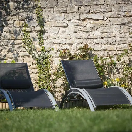 Le Clos Des Sternes Apartamento *